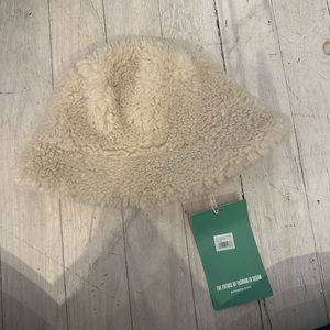 Apparis Sherpa Buckethat